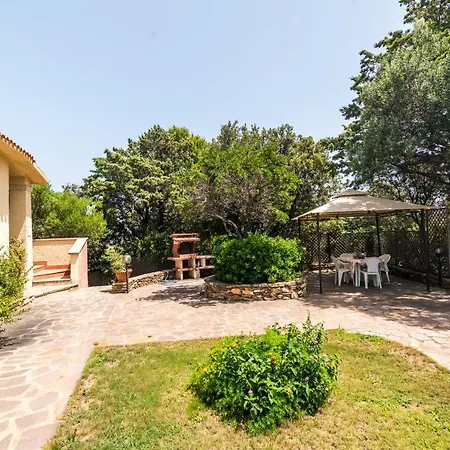 Levante & Est With Shared Pool - Happy Monte Petrosu