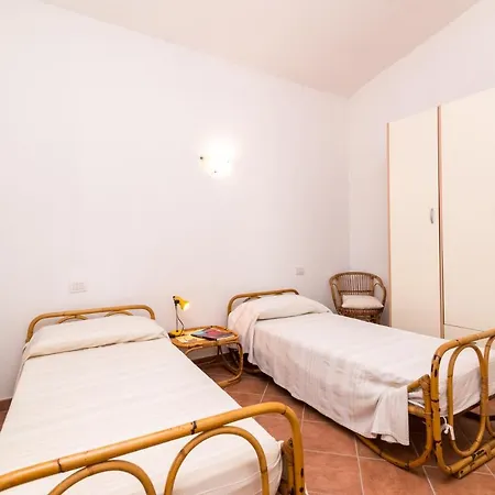 Levante & Est With Shared Pool - Happy Apartment *