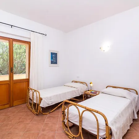 Levante & Est With Shared Pool - Happy Apartment Monte Petrosu
