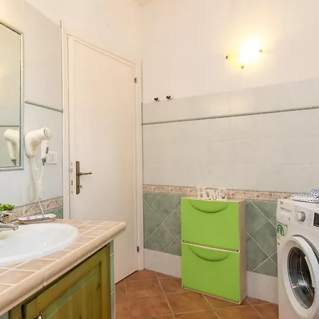 Levante & Est With Shared Pool - Happy Apartment